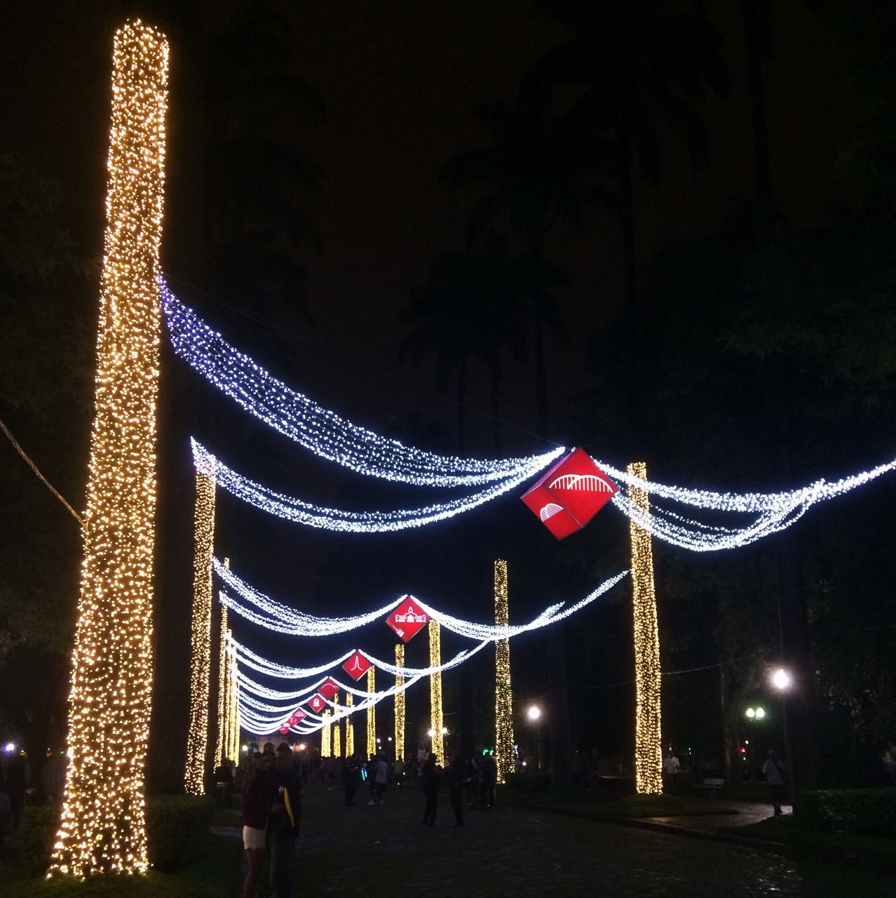 Decoração de Natal da Praça da Liberdade, em 2017 - Blog Te Vejo Por Ai